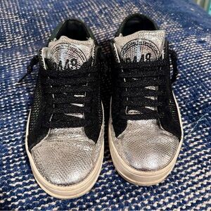 P448 Sz 38 (8) Women’s John Silver Sneaker